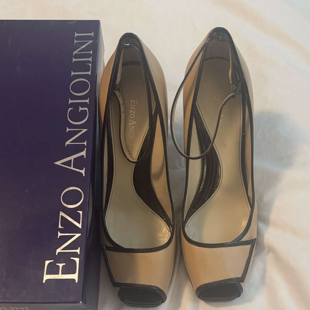 Showstopper brown & tan heels